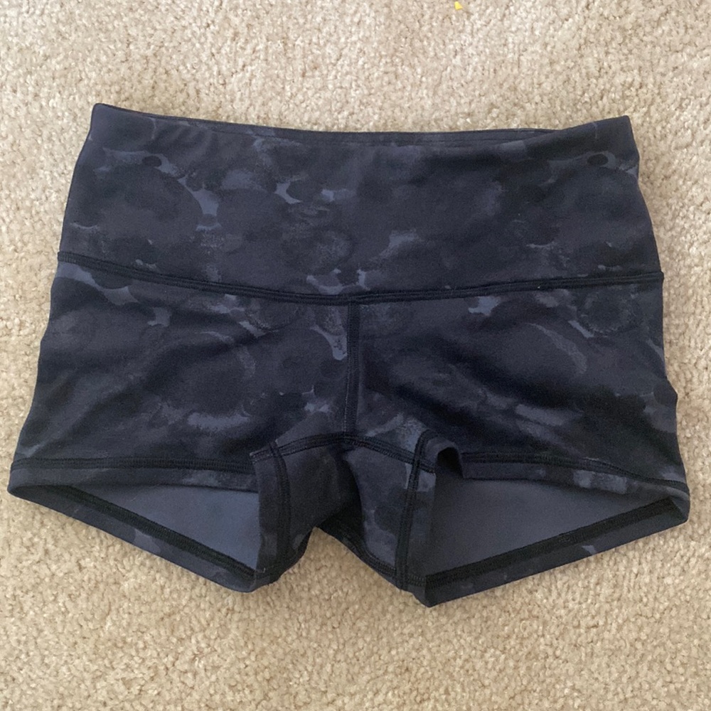 Lululemon wunder under  shorts size 4